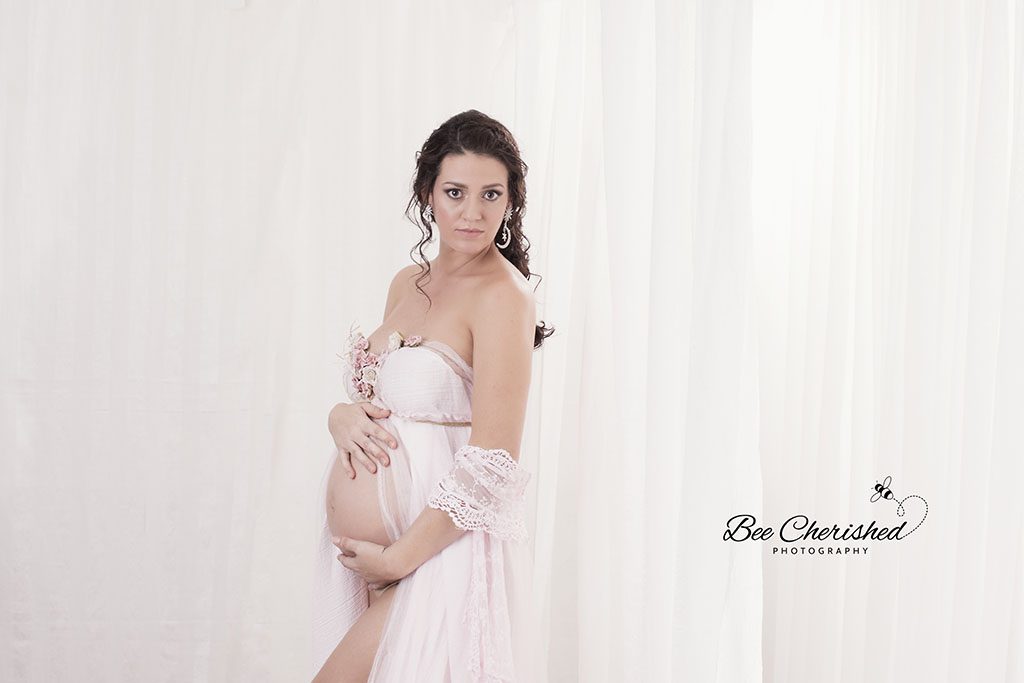5 Reasons to do a Maternity Photo Shoot in The Studio 